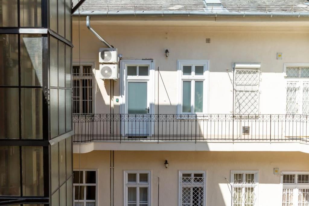 Harmonic Apartment In Bem Square Budapesta Exterior foto